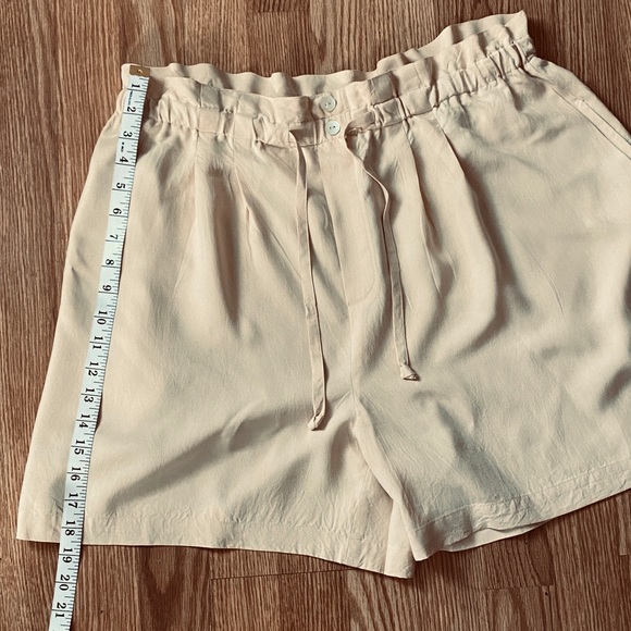 High waisted silk pleated shorts - Picture 4 of 11